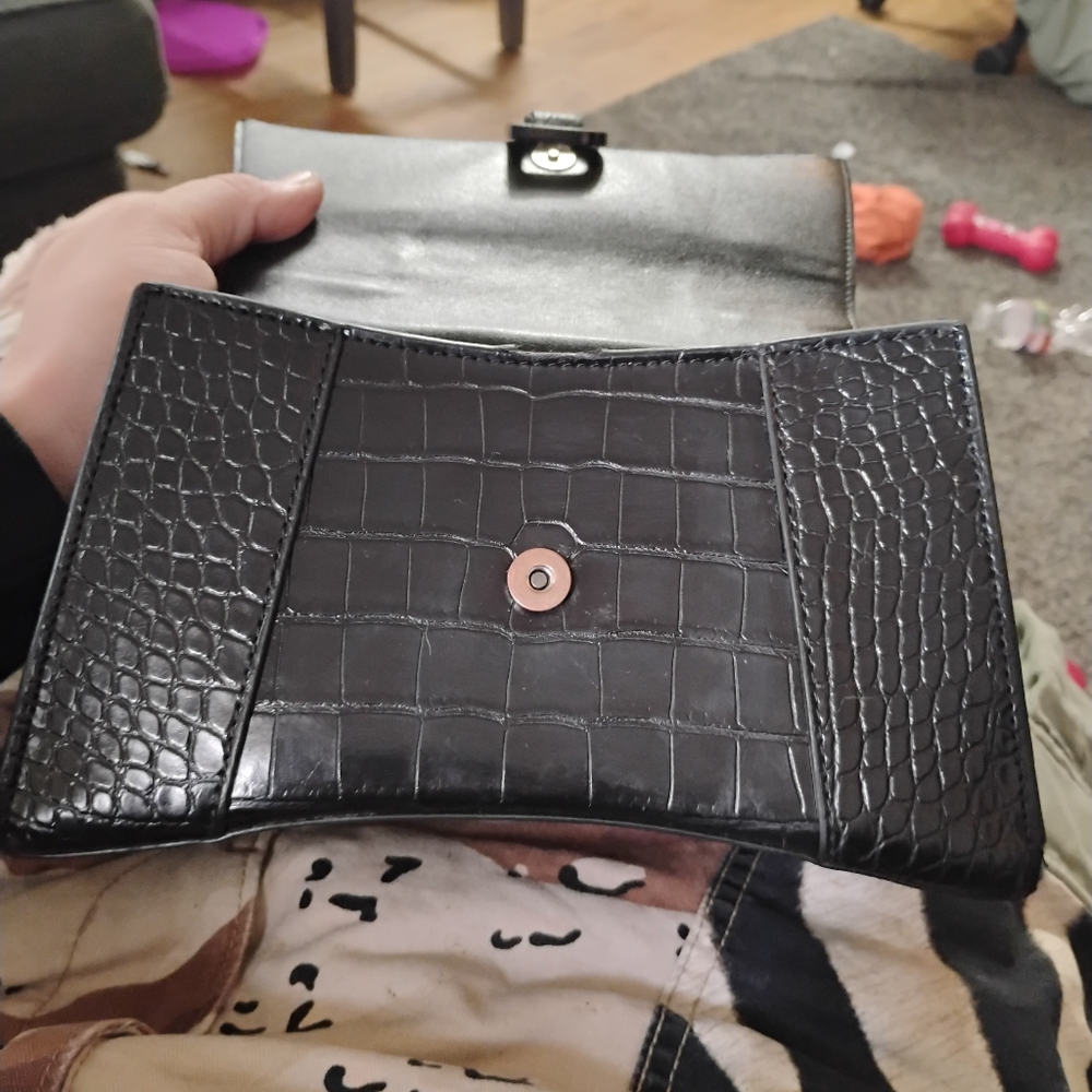 Black Crocodile-Embossed Handbag - Picture 7 of 8
